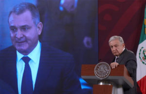 AMLO pide a García Luna informar si recibía órdenes de Calderón y Fox