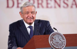 “Son una garantía”: AMLO avala que sea una mujer la nueva presidenta del INE