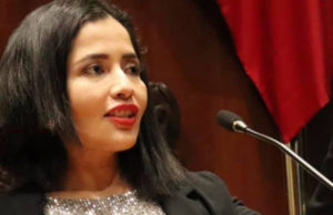 Ventanales, pisos de mármol y jardín interior, así es la casa que se niega a dejar la senadora Claudia Balderas