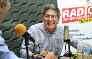 Atiende Carlos Morales y brinda soluciones a peticiones de los tuxtlecos en Radio Ayuntamiento