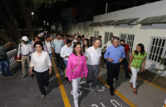 Inaugura Carlos Morales las obras realizadas sobre la calle central y los andadores del lado poniente del río Sabinal