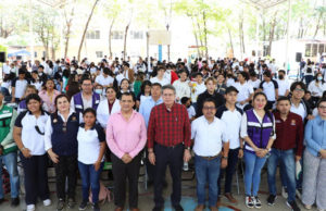 Presenta Carlos Morales a la comunidad estudiantil de la Preparatoria No. 2 la conferencia magistral “Dominio Emocional para vivir mejor”