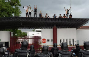 Estaciones migratorias: bomba de tiempo y espacios de privación de la libertad