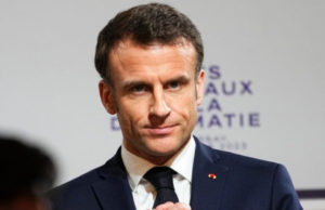 Macron prevé aplicar a finales del año su polémica reforma que aumenta la edad de jubilación en Francia