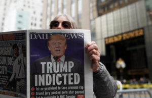 El expresidente Trump será acusado el martes en un tribunal de Manhattan; reportan que enfrenta 30 cargos