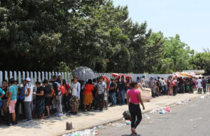 INM deja a migrantes sin permisos para transitar por el país