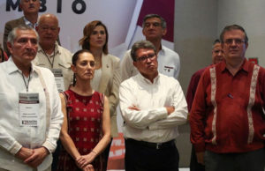 López Obrador conduce la sucesión en Morena y logra la promesa de unidad de las ‘corcholatas’