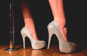 Alcalde de Huehuetán, Chiapas festeja con strippers el Día del Padre; colectivos critican evento