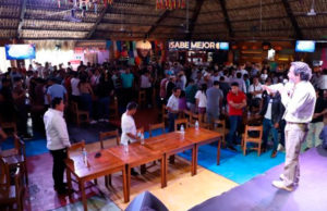 Empleados de Bares, Antros y Restaurantes de (ABARTUX) Tuxtla Gutiérrez reciben conferencia para fortalecerse contra las adicciones