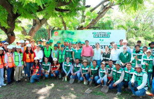 Encabeza Carlos Morales reforestación en el PTAR de Paso Limón
