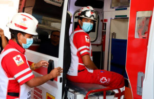 Carlos Morales Vázquez asiste al banderazo de salida de la nueva unidad de emergencia CHIS-258 de la Cruz Roja en Chiapas