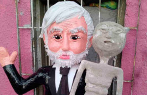 Crean piñata de Jaime Maussan y su momia extraterrestre