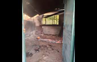 Encapuchados incendian escuela en comunidad de Oxchuc, Chiapas