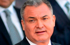 Juez y magistrados anulan orden de captura contra García Luna; FGR va contra ellos