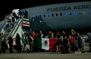 Anuncian puente aéreo para rescatar a mexicanos varados en Israel