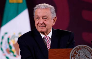 AMLO presume que los mexicanos son felices, aunque la encuesta también reprueba la seguridad: “La gente está feliz, feliz”