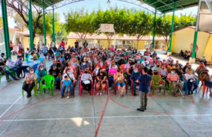 Ayuntamiento imparte conferencias contra las adicciones en escuela primaria