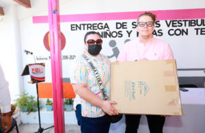 Entrega DIF Tuxtla sillas vestibulares a niñas y niños con TEA