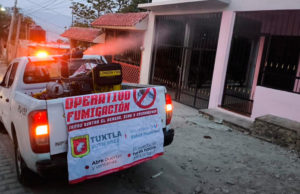 Realiza la Secretaría de Salud Municipal operativos de fumigación en diferentes colonias para prevenir mosquitos transmisores de Dengue