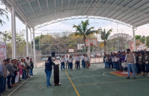 Recorren brigadas de Protección Civil Tuxtla colonias de la zona Sur Poniente para entregar información preventiva ante la próxima temporada de lluvias y ciclones