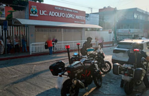 Mantiene Policía Municipal vigilancia en centros educativos para garantizar orden público