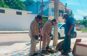 Cuadrillas de SMAPA realizan desazolve de alcantarillas en varias colonias de la ciudad
