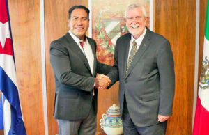 Eduardo Ramírez sostiene diálogo con Embajador de Cuba en México