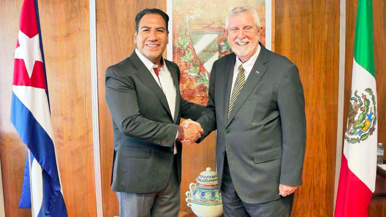Eduardo Ramírez sostiene diálogo con Embajador de Cuba en México