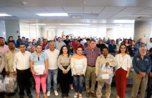 Alcalde Carlos Morales Vázquez entrega reconocimientos por logros destacados en Mejora Regulatoria al personal de SMAPA