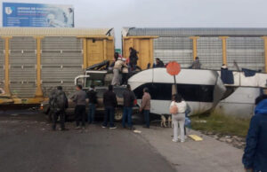 Tren arrolla a un autobús de pasajeros y deja al menos ocho muertos y 45 heridos en el Estado de México