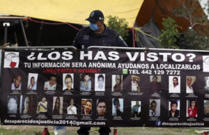 La crisis forense en México obliga a familias a buscar a sus desaparecidos en fosas