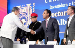 Asiste Eduardo Ramírez a ceremonia de investidura de Doctorado Honoris Causa que otorga la Benemérita Unach