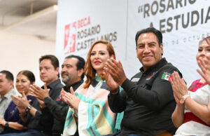 Eduardo Ramírez entrega becas para la alfabetización y kits visuales en San Cristóbal