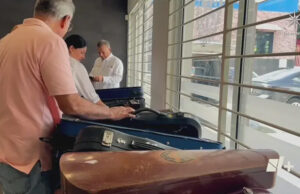 Llegan Instrumentos Regalados por Escuelas Suizas de Música a Jóvenes de Academia en Chiapas