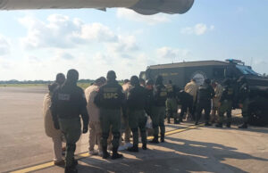 Trasladan a nueve reos de alta peligrosidad a Chiapas; refuerzan seguridad en operativo federal