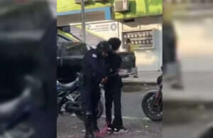Adolescente asesina a balazos a dos profesoras en preparatoria de Lázaro Cárdenas, Michoacán