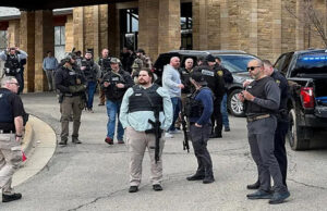 Un hombre armado embiste con un vehículo una sinagoga en Michigan y muere abatido en un tiroteo con la Policía
