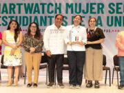 Entrega Eduardo Ramírez dispositivos del Programa Mujer Segura a estudiantes de la Unicach