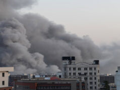 La OMS advierte de riesgos sanitarios por posible lluvia ácida tras los ataques a refinerías en Irán