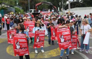 CNTE acusa represión y hostigamiento al intentar llegar al Estadio CDMX; llegan a Segob para reunión