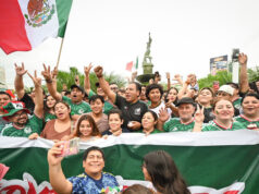 Festeja Eduardo Ramírez con afición chiapaneca el triunfo de México en el Mundial