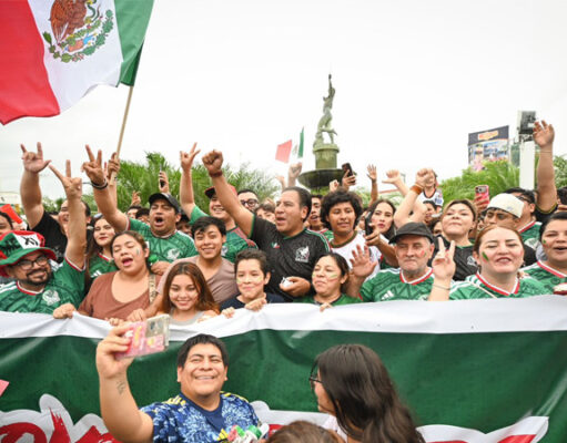 Festeja Eduardo Ramírez con afición chiapaneca el triunfo de México en el Mundial