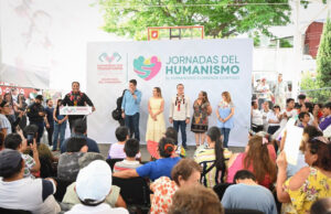 Eduardo Ramírez acerca programas y servicios a familias mediante las Jornadas del Humanismo