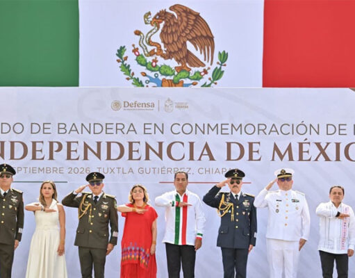 Eduardo Ramírez presencia el Desfile Militar acompañado por miles de chiapanecas y chiapanecos